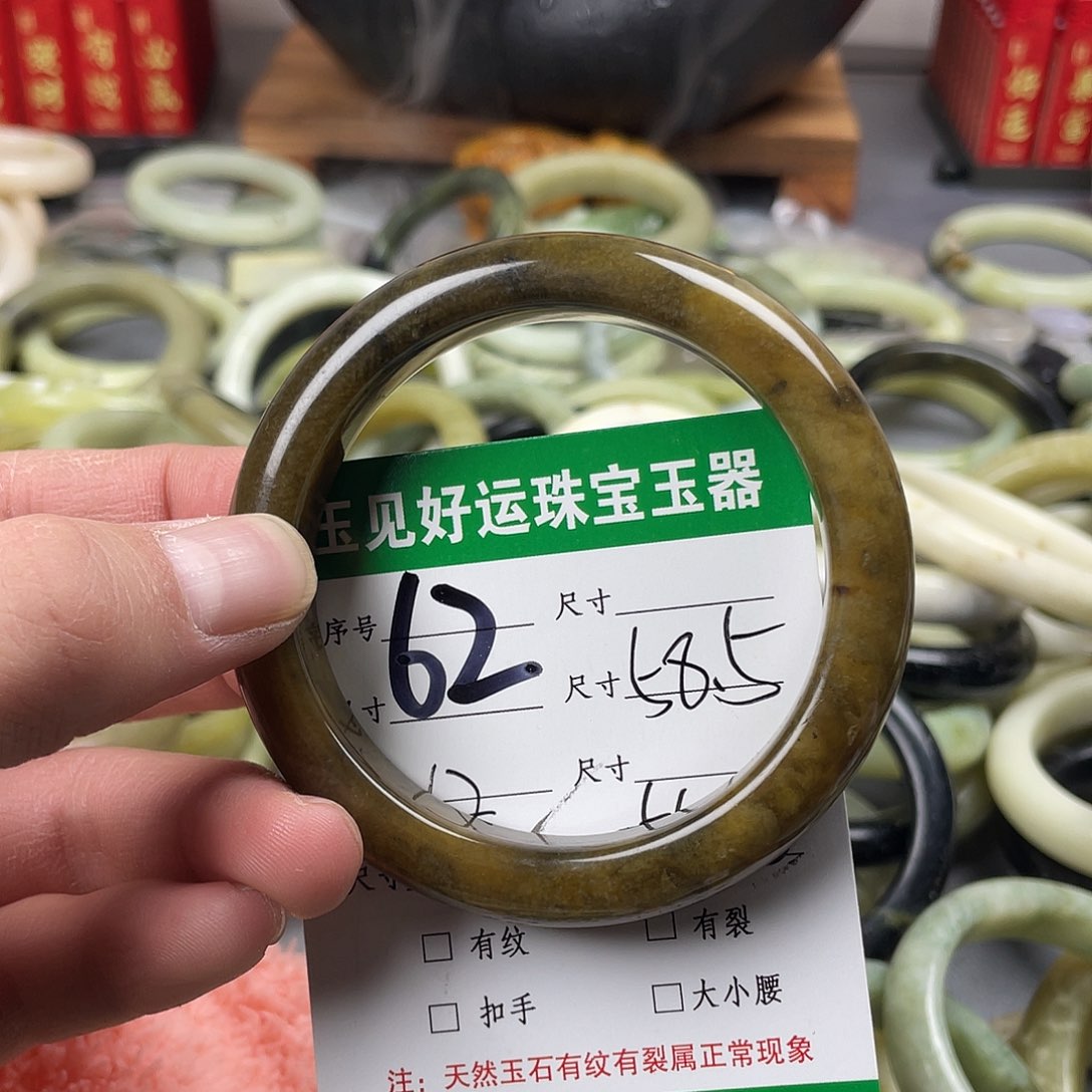 蛇纹石玉手镯未镶嵌