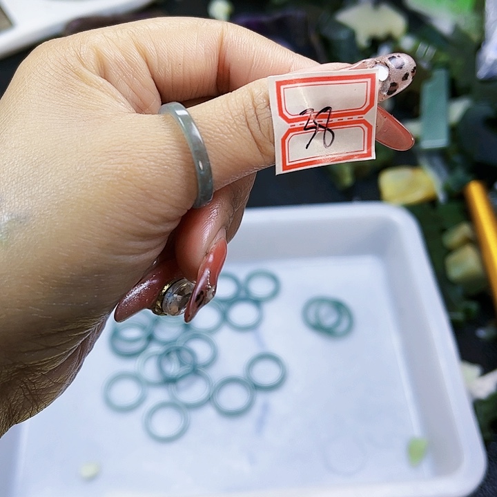 翡翠戒指未镶嵌，