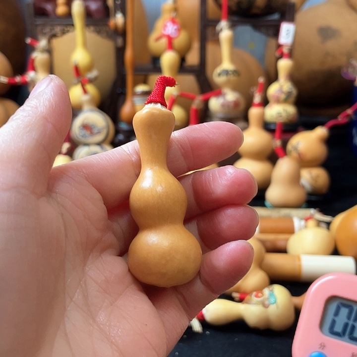 大*。葫芦丝老师在讲英语听力时