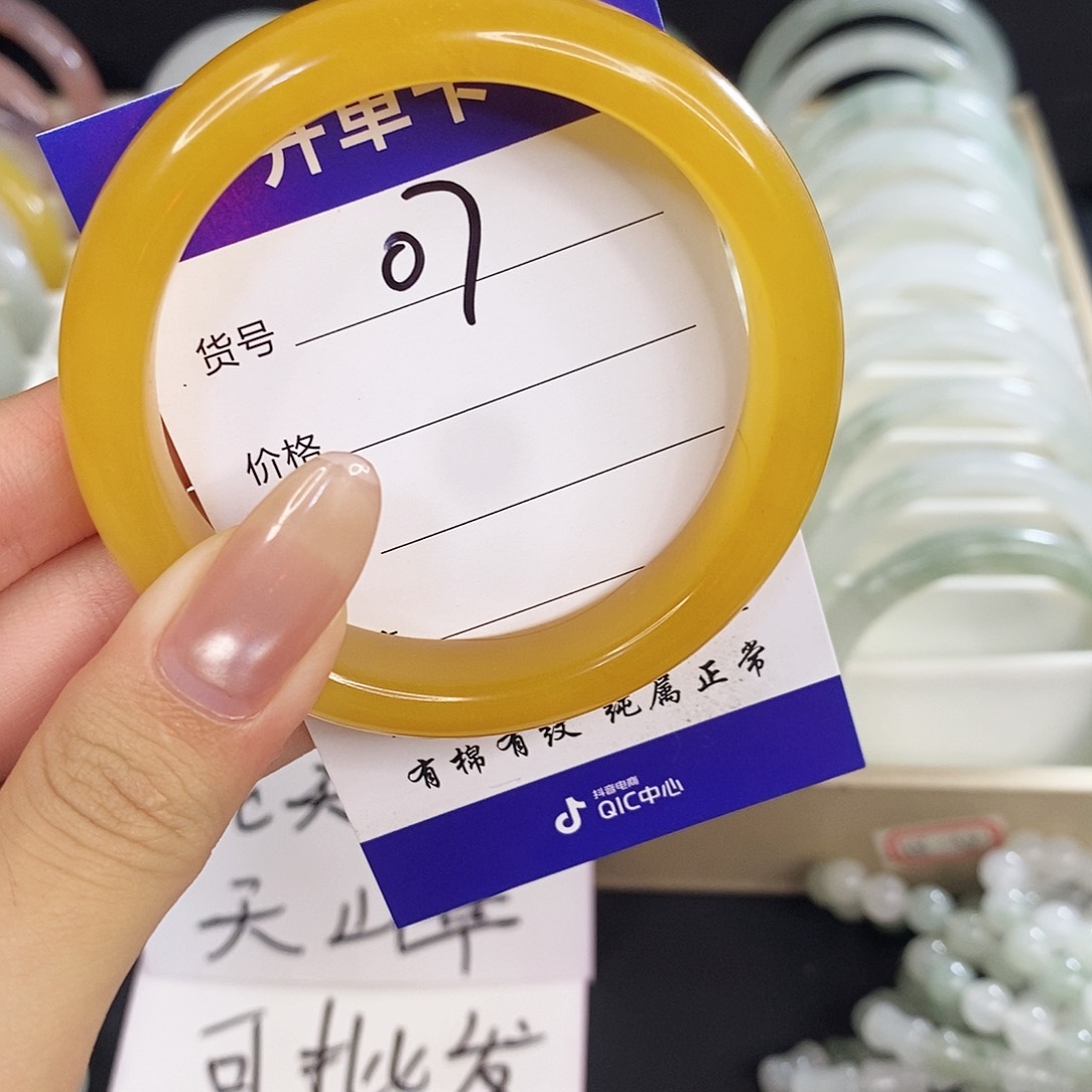 未镶嵌手镯石英质玉