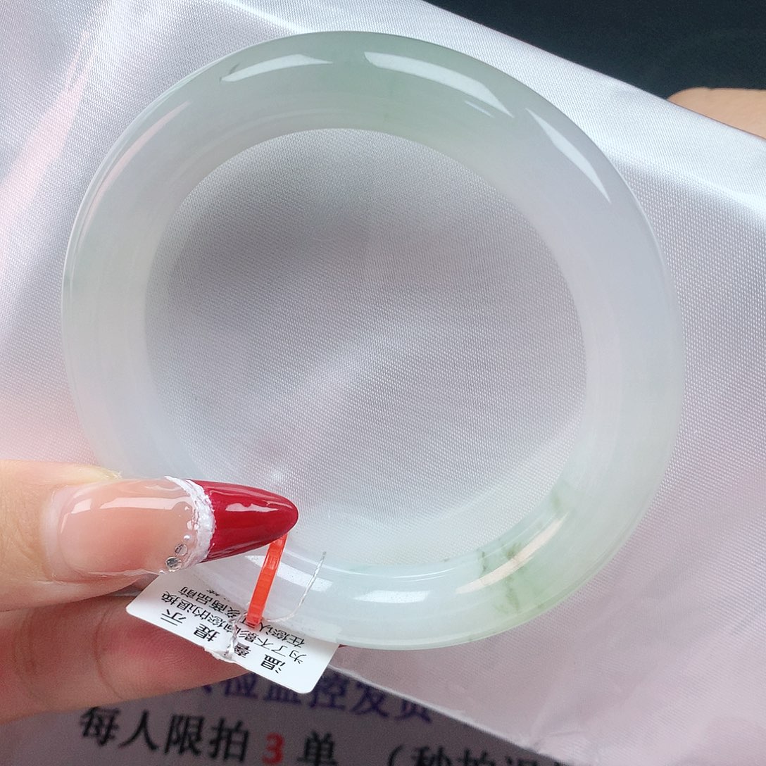 翡翠手镯未镶嵌55圈