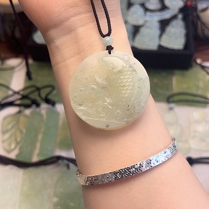 岫玉合金颈饰吊坠