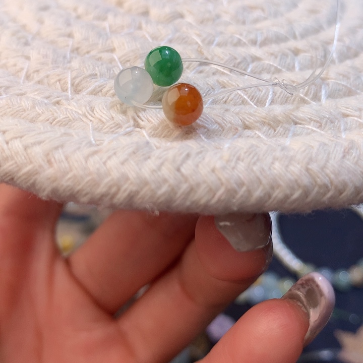 翡翠散珠三颗一组