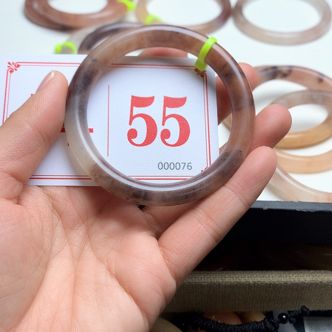 未镶嵌石英质玉（黄龙玉）手镯茗