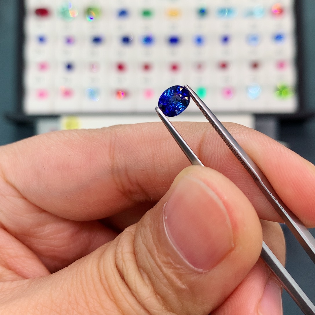 蓝宝石裸石未镶嵌77分皇家蓝