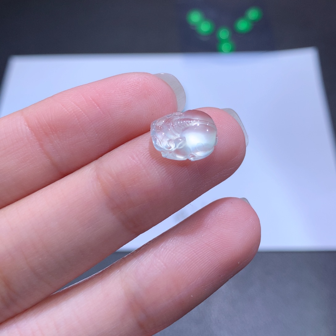 翡翠颈饰未镶嵌10.6 8.8 4.3