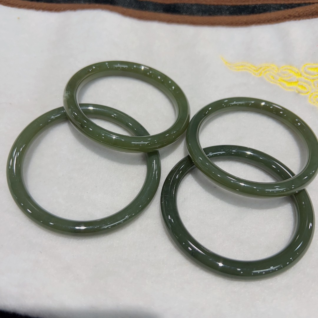 天然和田玉若羌牛油果（美人条）手镯多样性发其一zj带天然纹理结构