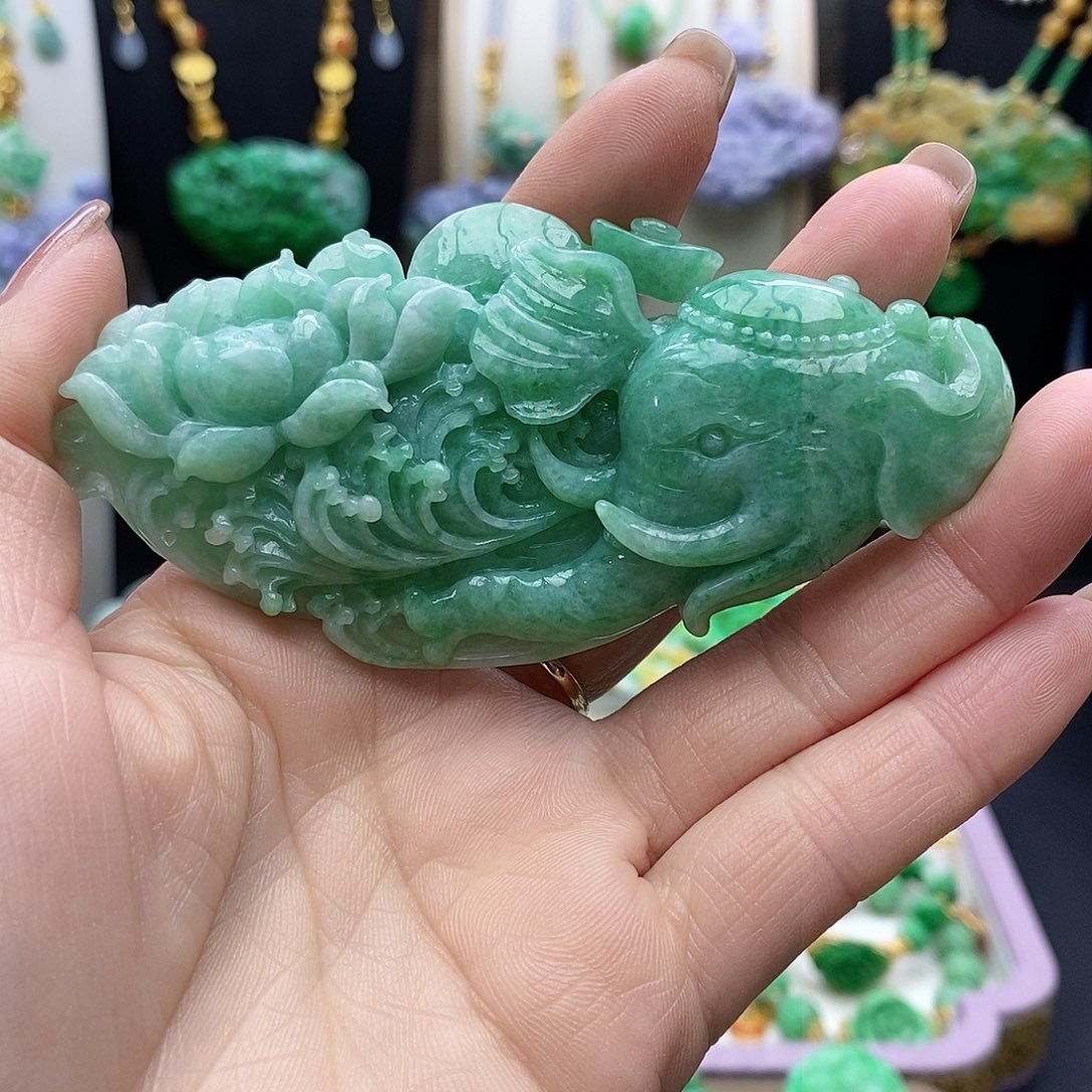 翡翠颈饰未镶嵌天然