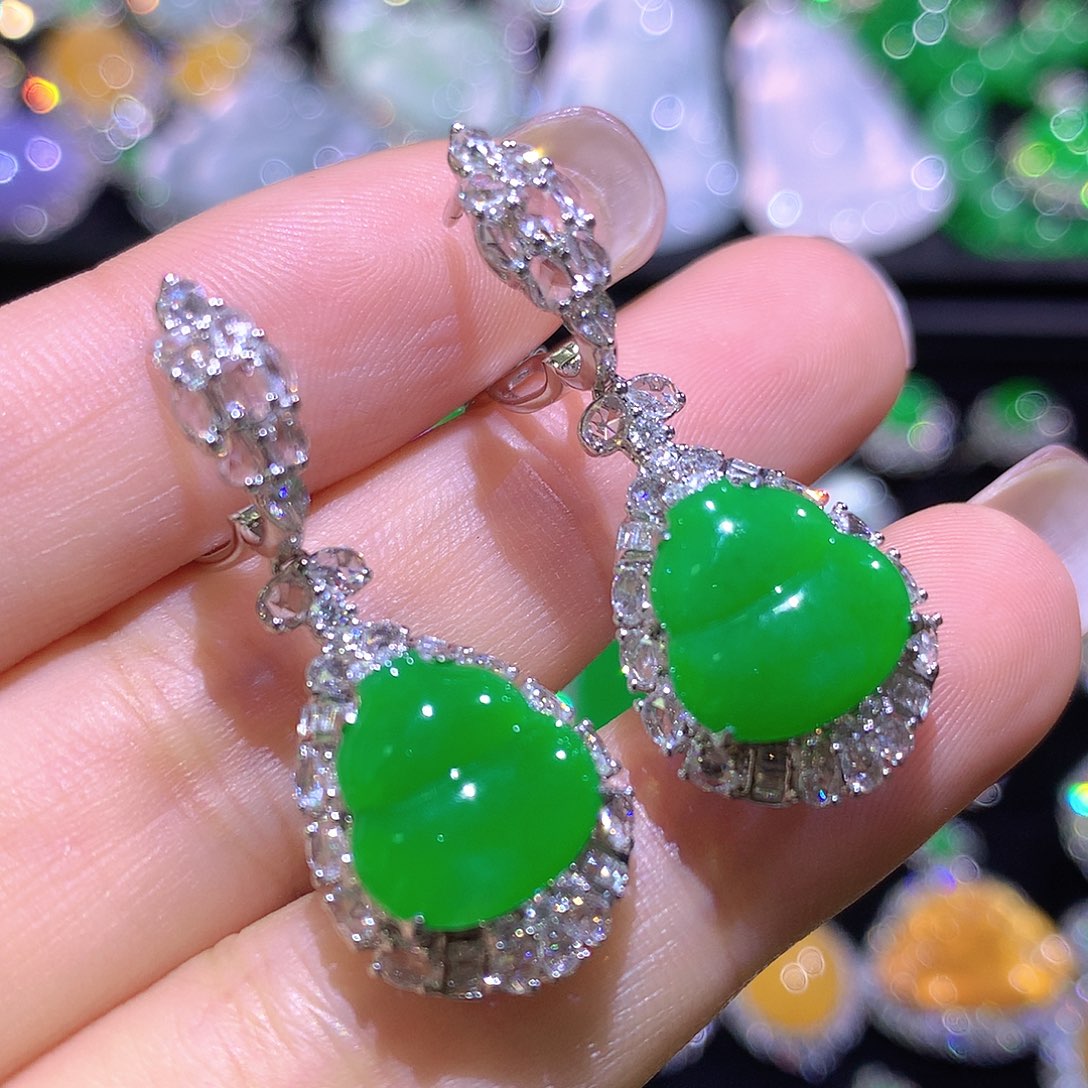 翡翠18K金镶嵌耳饰高冰满绿葫芦耳坠