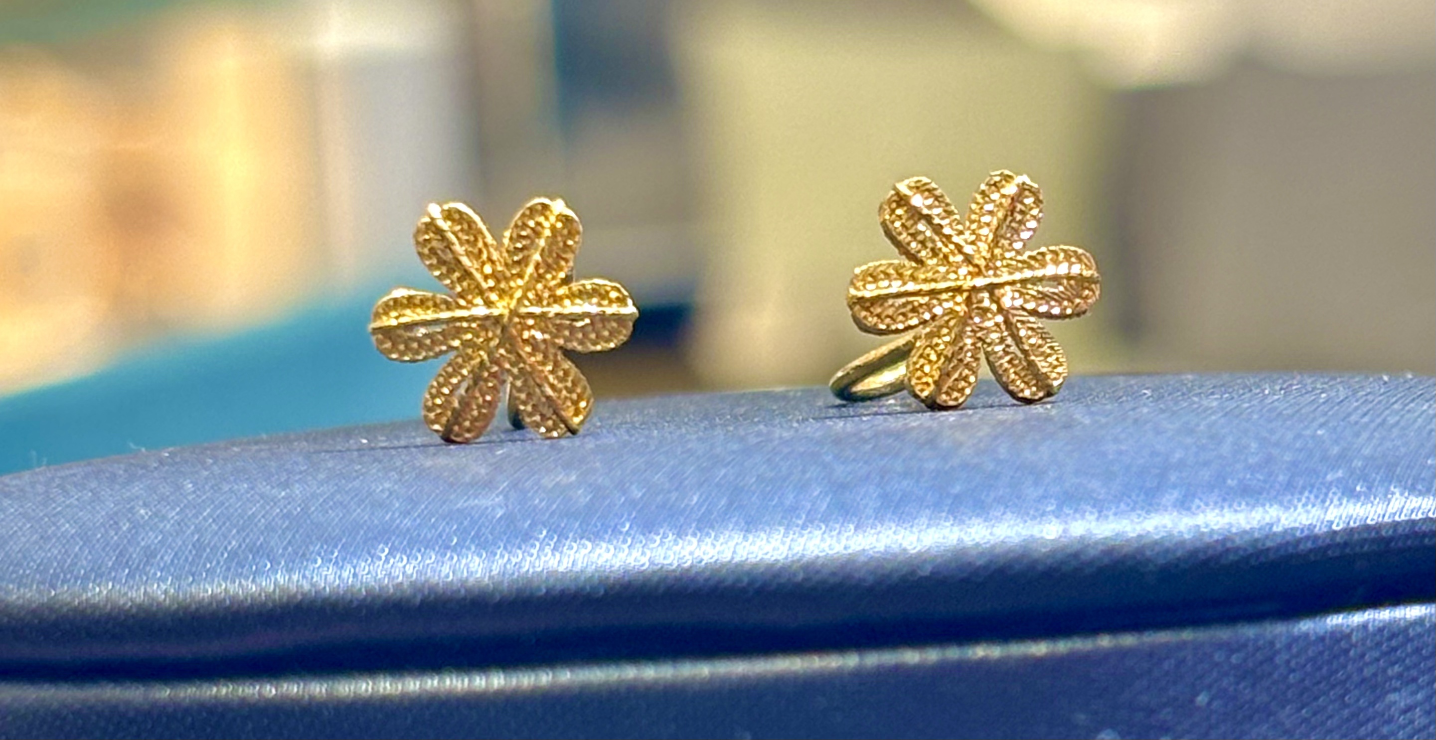 赛菲尔万足®足金拉丝小花耳钉