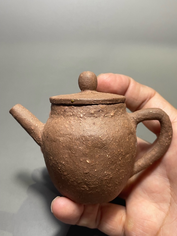 宜兴紫砂手捏壶、约100cc、