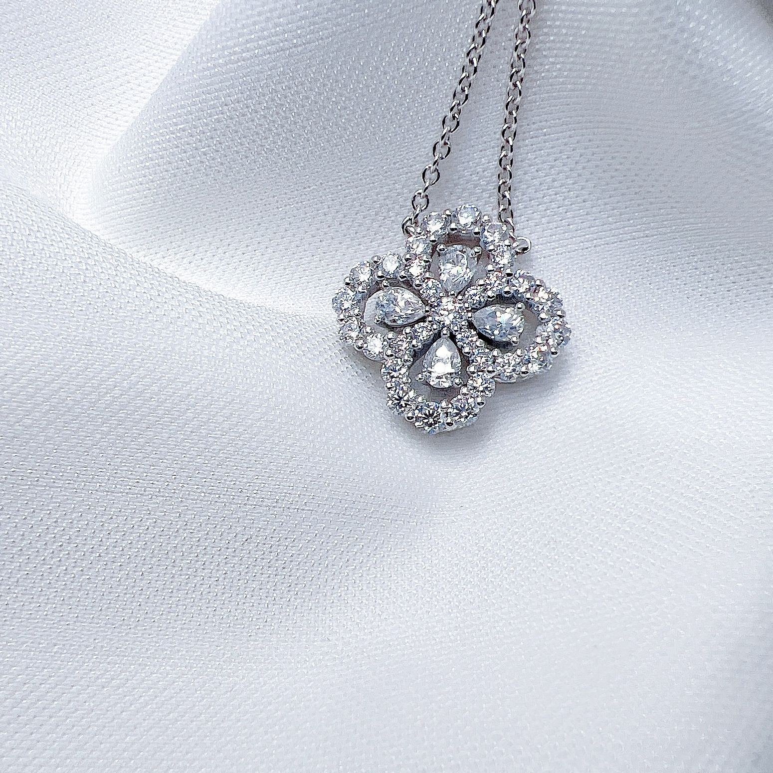 莫桑石铂金PT950水滴四叶草套链镶嵌   抖音基地质检多样性发货