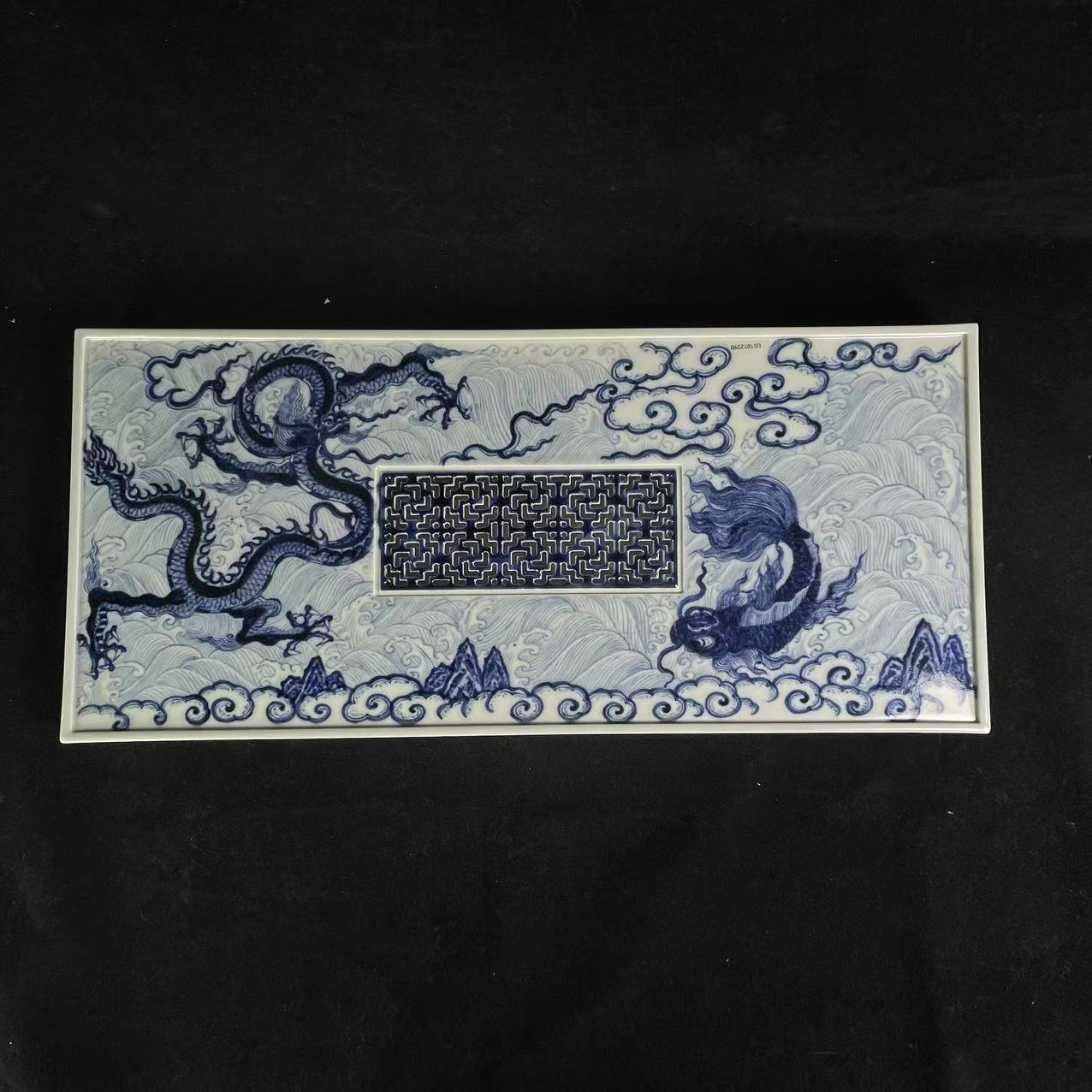 M青花鱼化龙纹镂空茶盘