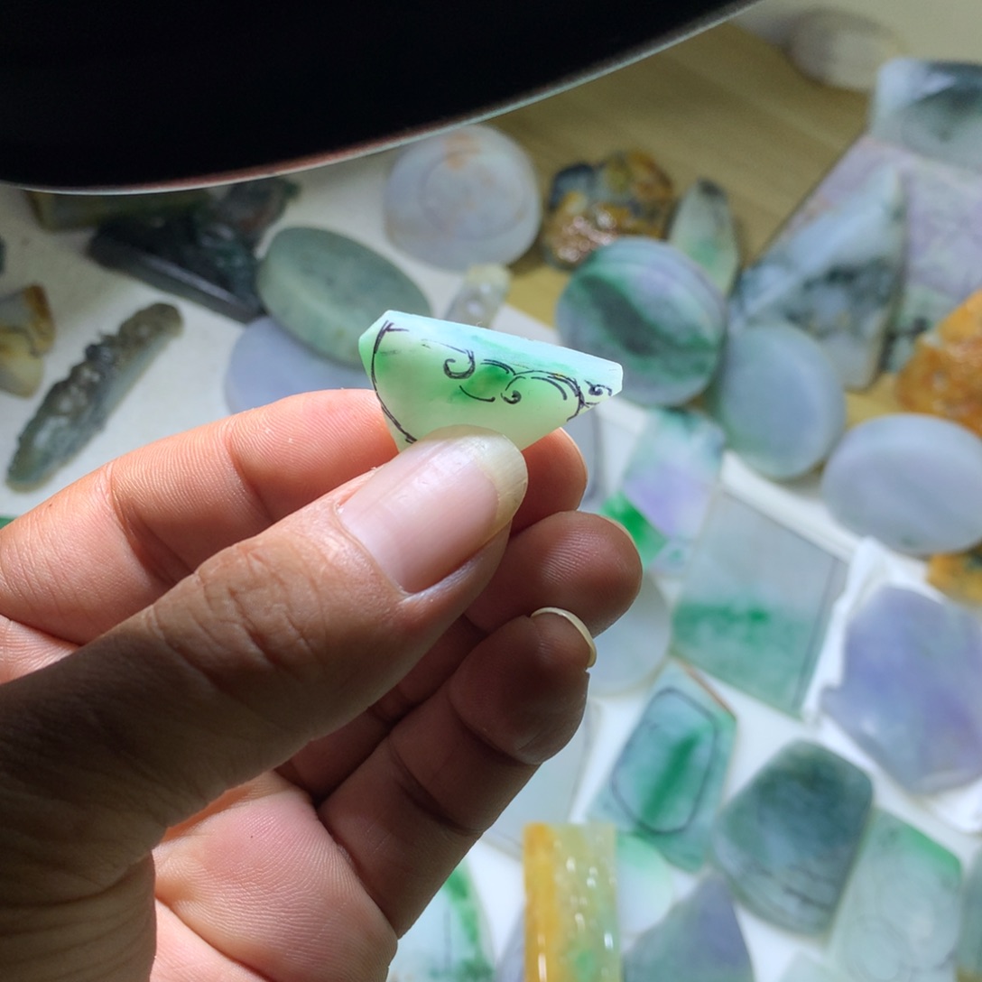【闪购商品】定制翡翠未镶嵌天然翡翠原石吊坠