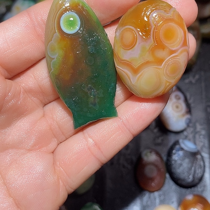 鱼***月玛瑙/玉髓颈饰合金