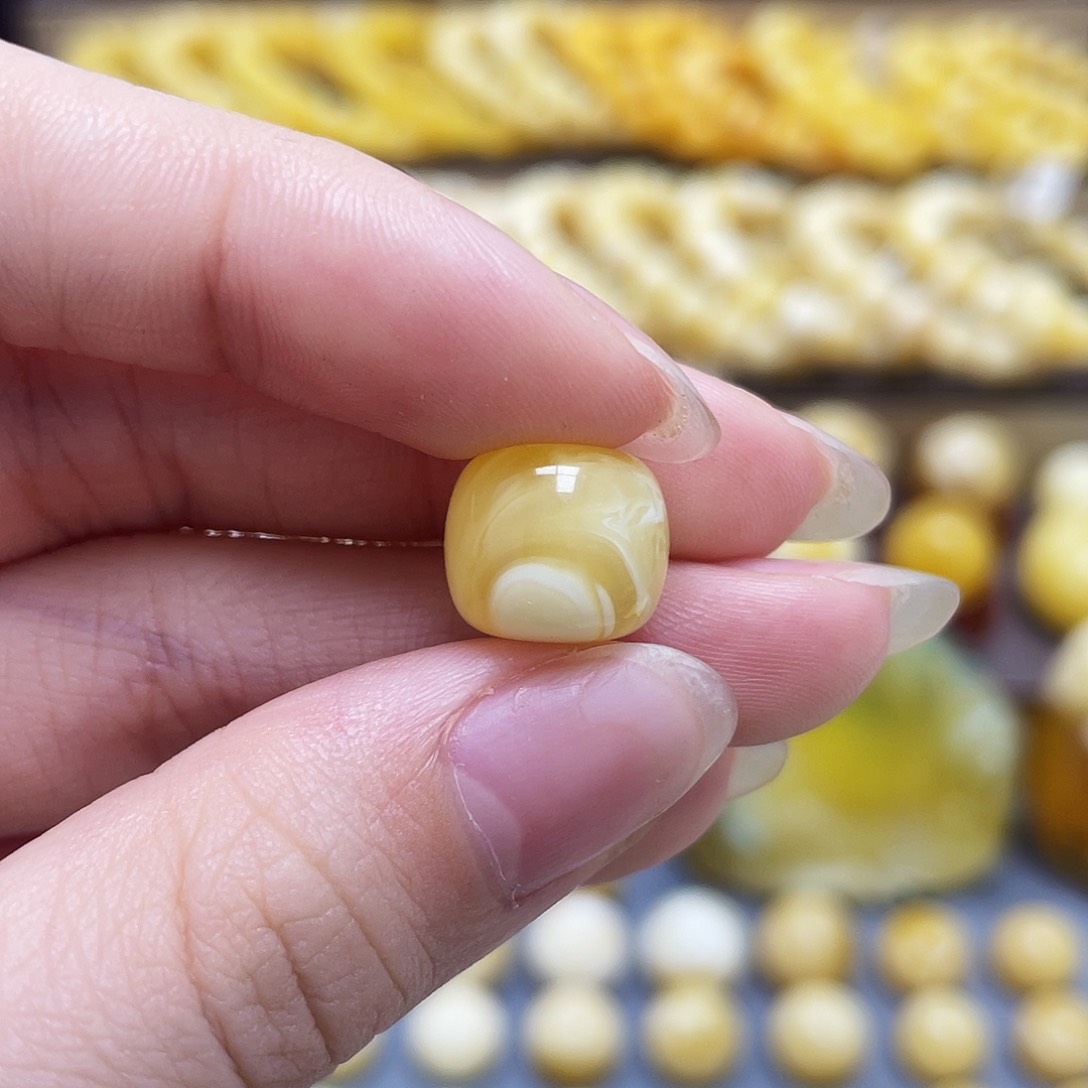 未镶嵌琥珀裸石蜜蜡老型11.8*10.3mm金沙