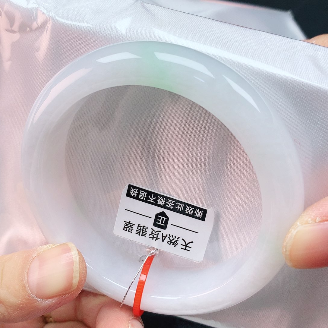 翡翠手镯未镶嵌55轮胎