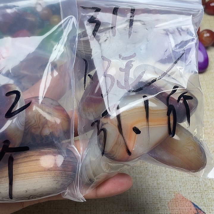 用***8玛瑙/玉髓未镶嵌珠宝半成品