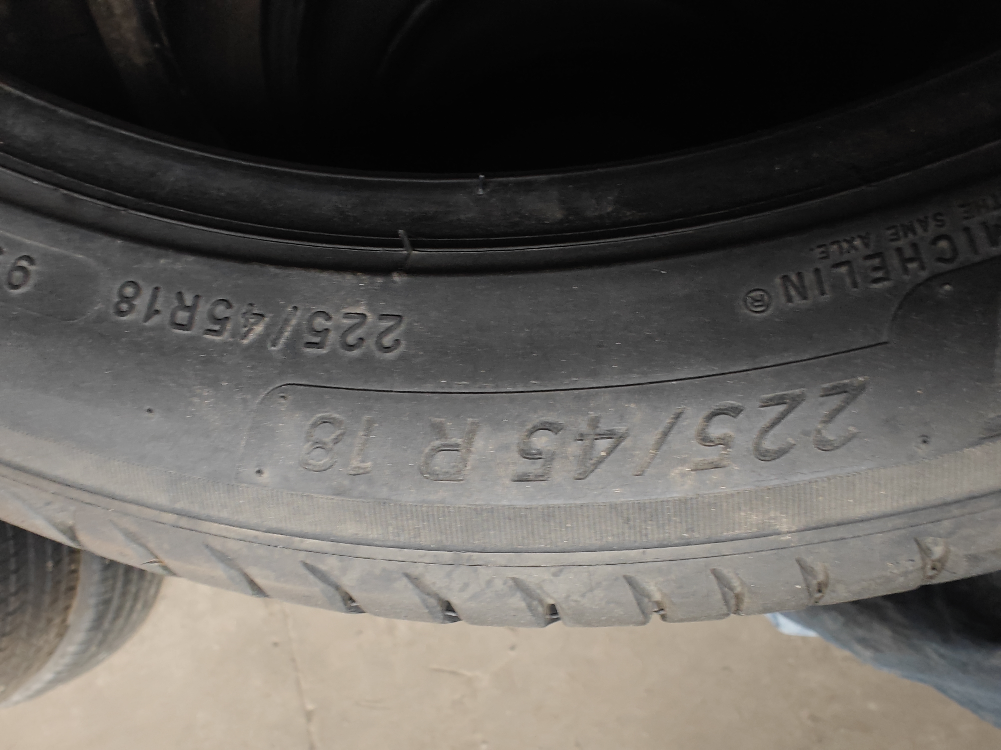适配领克02大众CC等车型的245/40R19规格轮胎