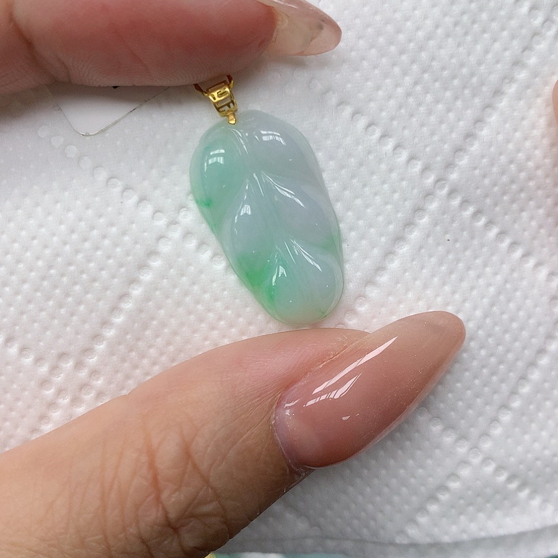 颈饰18K金镶嵌翡翠