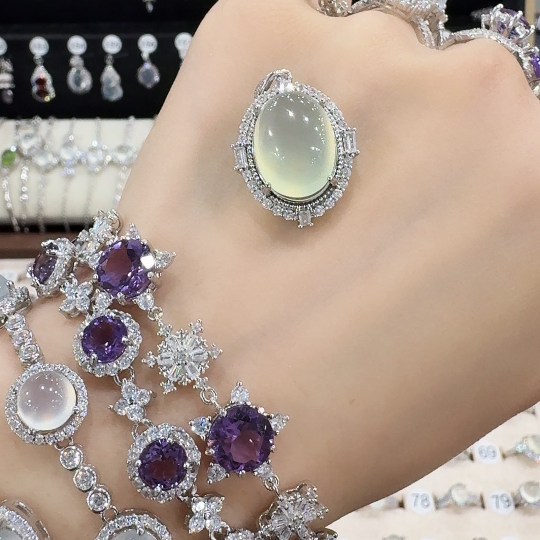 蛇纹石玉银S925镶嵌颈饰吹****风