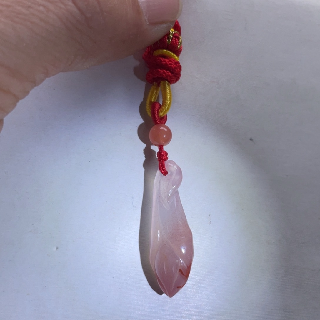 南红玛瑙川料白冰冰飘南红玉兰花吊坠未镶嵌