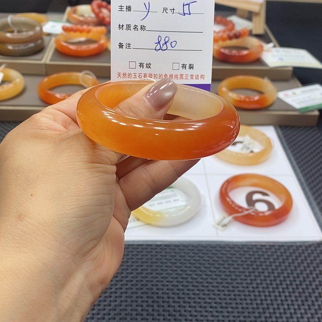 火***火石英质玉手镯未镶嵌