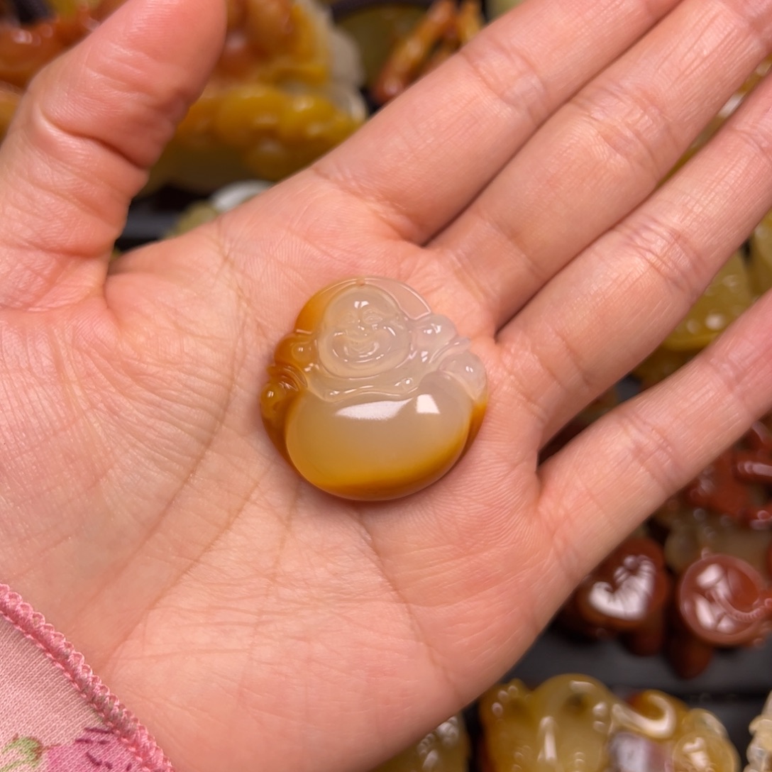 石英质玉（黄龙玉）未镶嵌颈饰