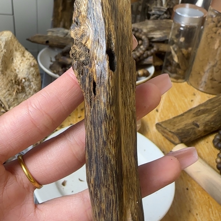 沉香沉香碎屑绿棋蓝宝石虫漏12g