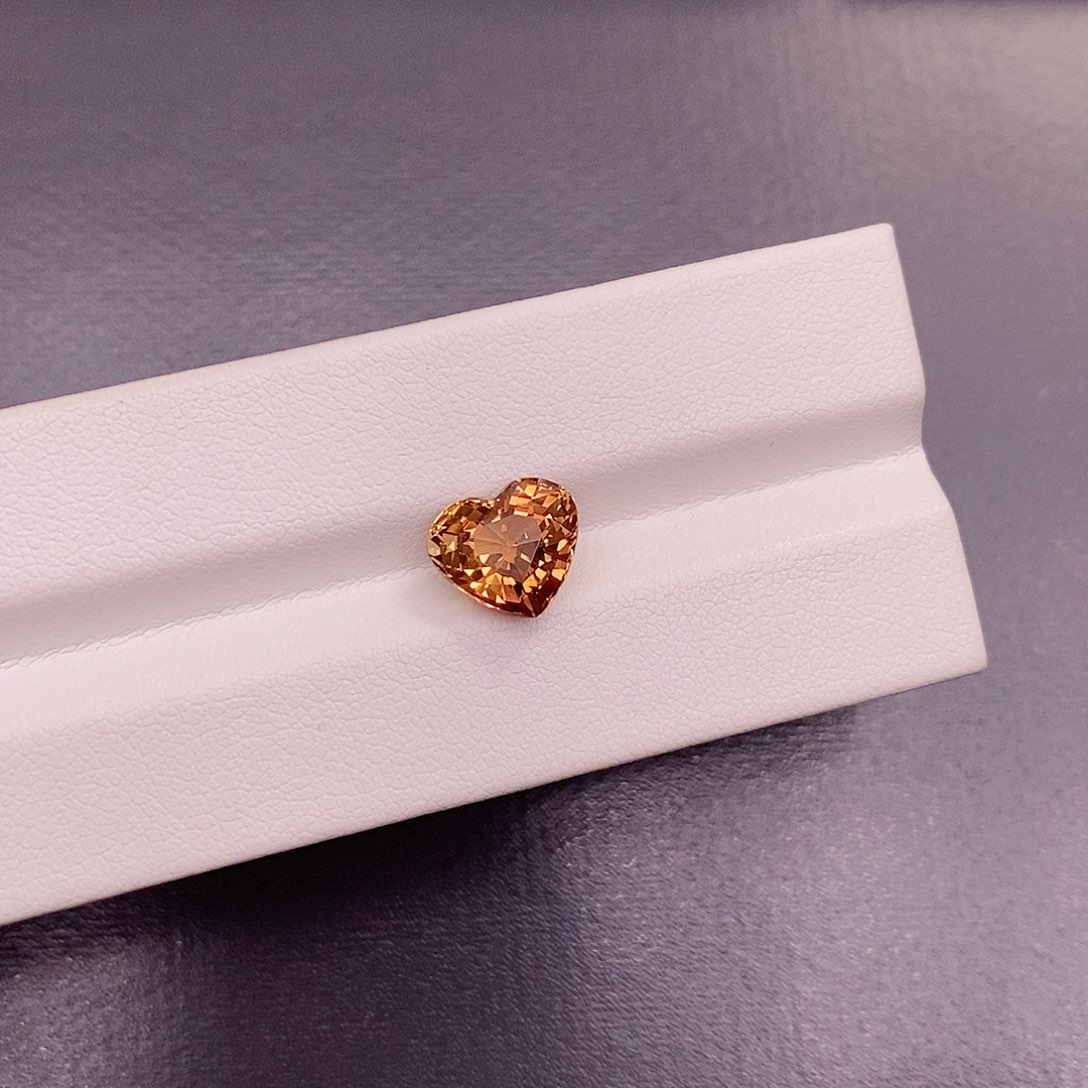 未镶嵌裸石碧玺3.68克拉