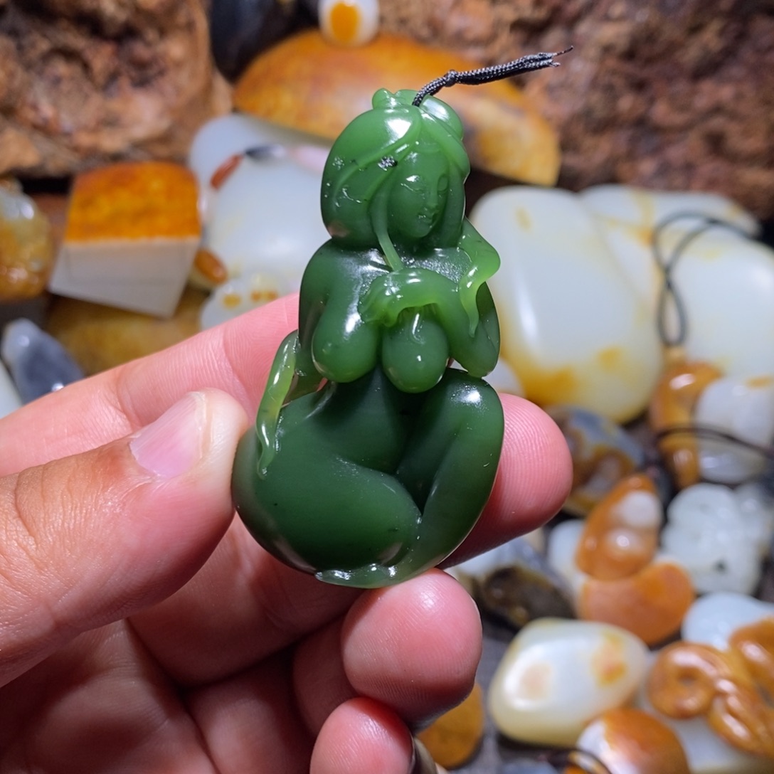 半***伤和田玉未镶嵌颈饰