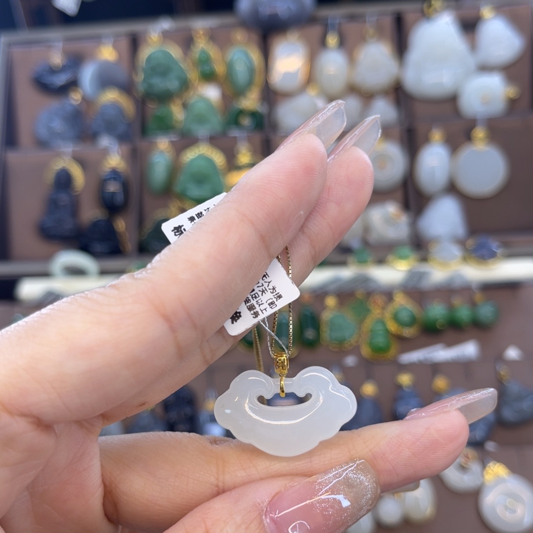 和田玉吊坠18K金镶嵌