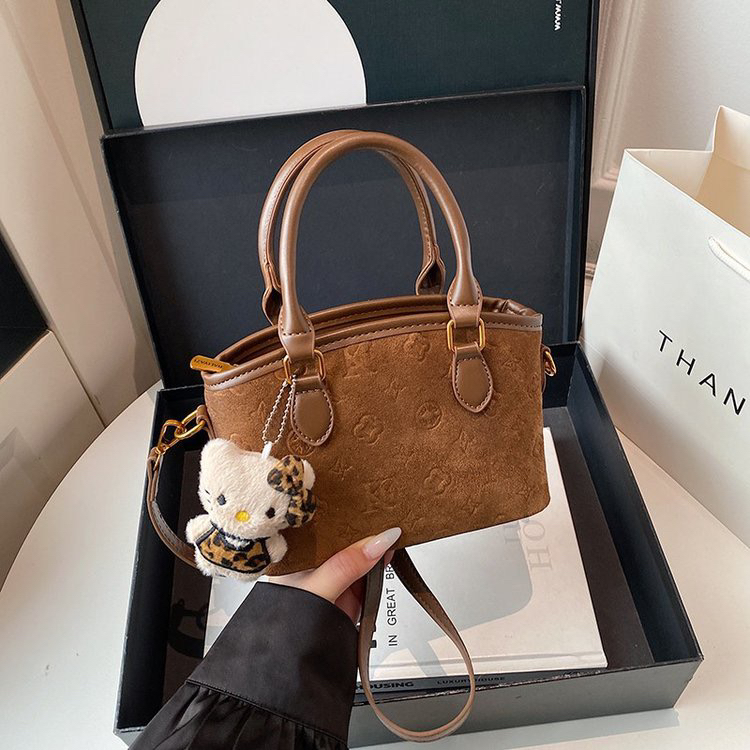 高级感时尚百搭女款单肩斜挎水桶包休闲适用洋气网红