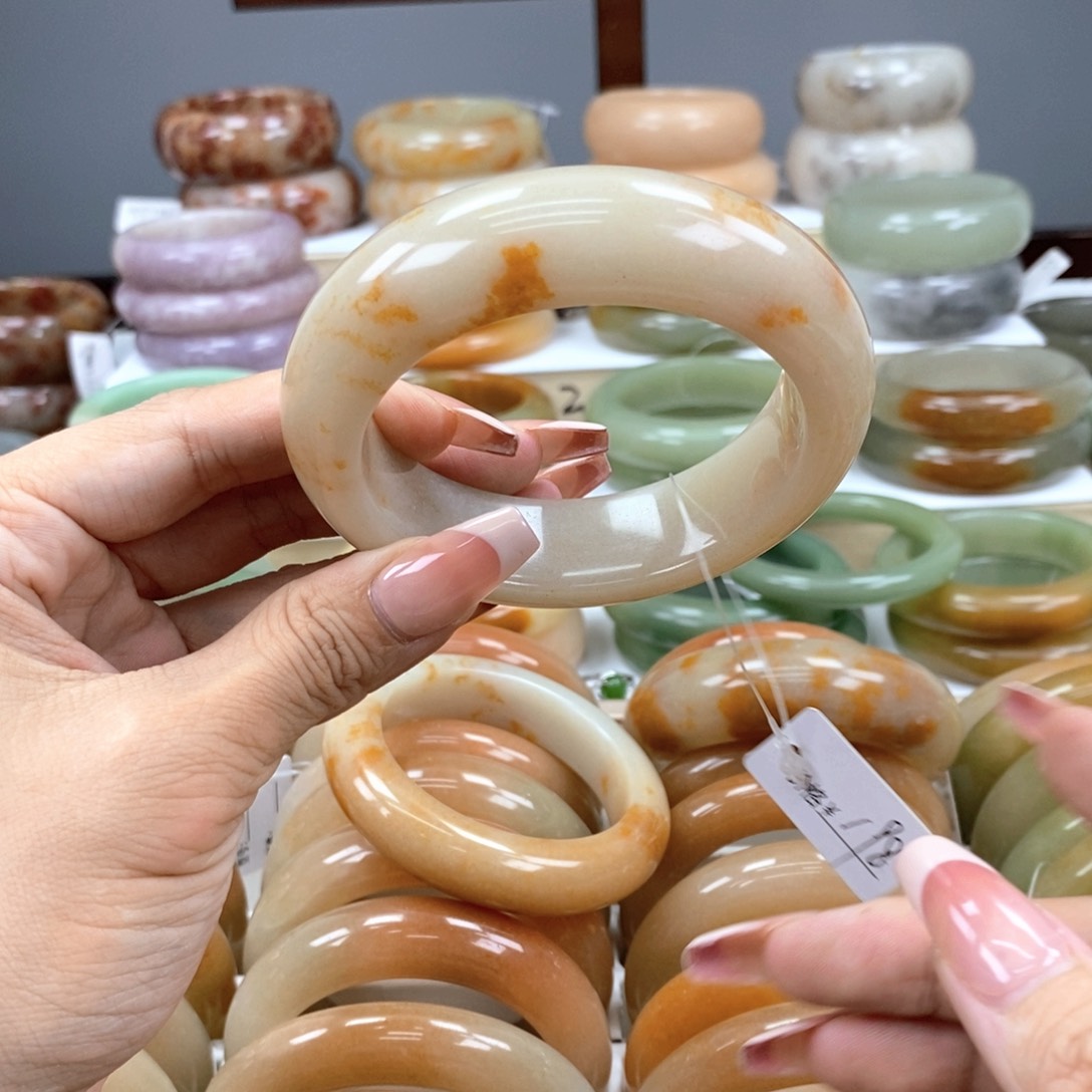 石英质玉手镯未镶嵌何