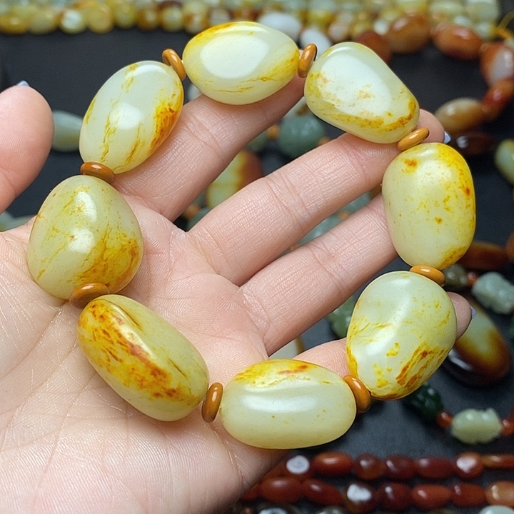 王***军和田玉未镶嵌手链