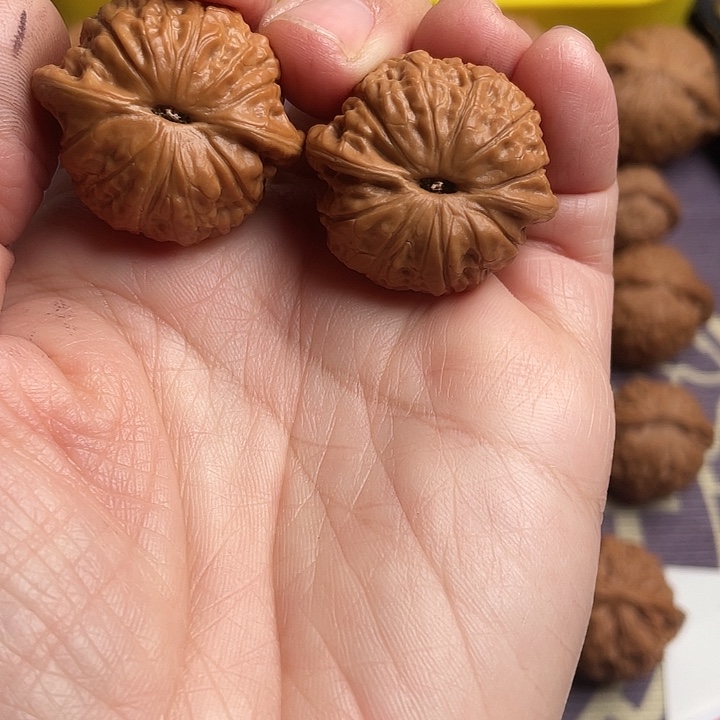 听***风核桃文玩核桃全品乾隆磨