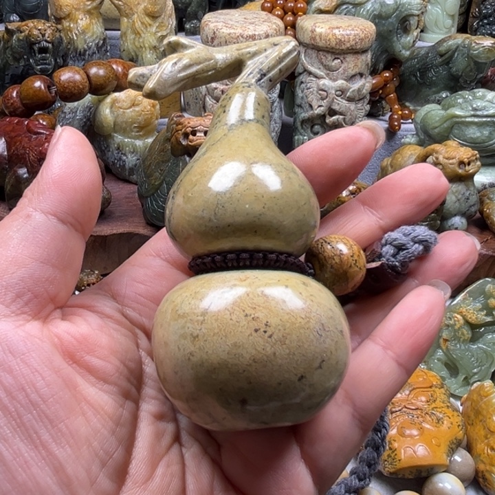 好***情岫岩河磨玉（透闪石质玉）未镶嵌把件