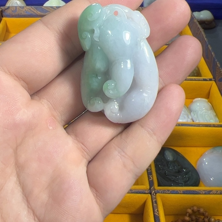 翡翠未镶嵌颈饰吊坠