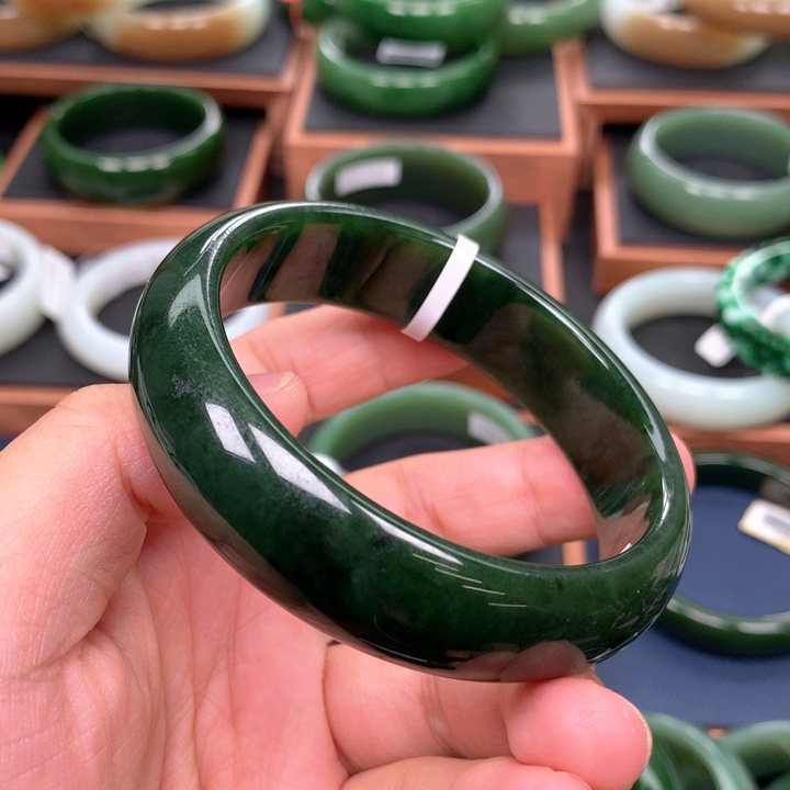 和田玉（碧玉）手镯未镶嵌60