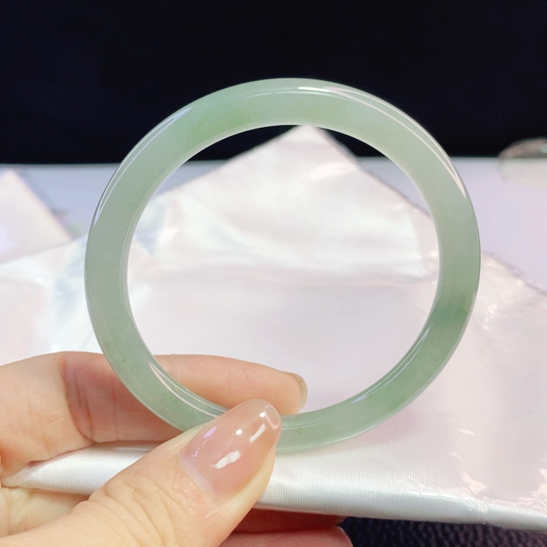 翡翠手镯未镶嵌宇*52圆镯