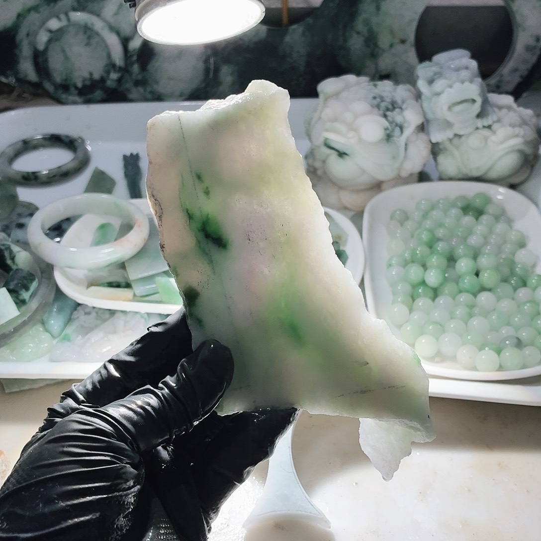 翡翠未镶嵌颈饰边角料