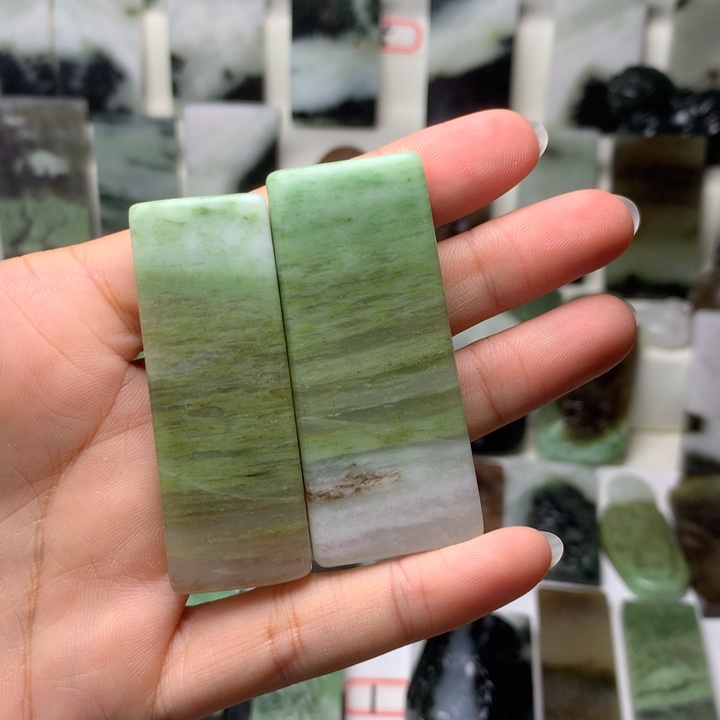 L***n独山玉未镶嵌颈饰