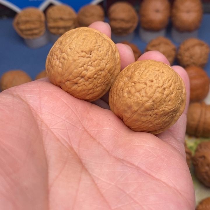 文玩核桃把件鱼籽纹