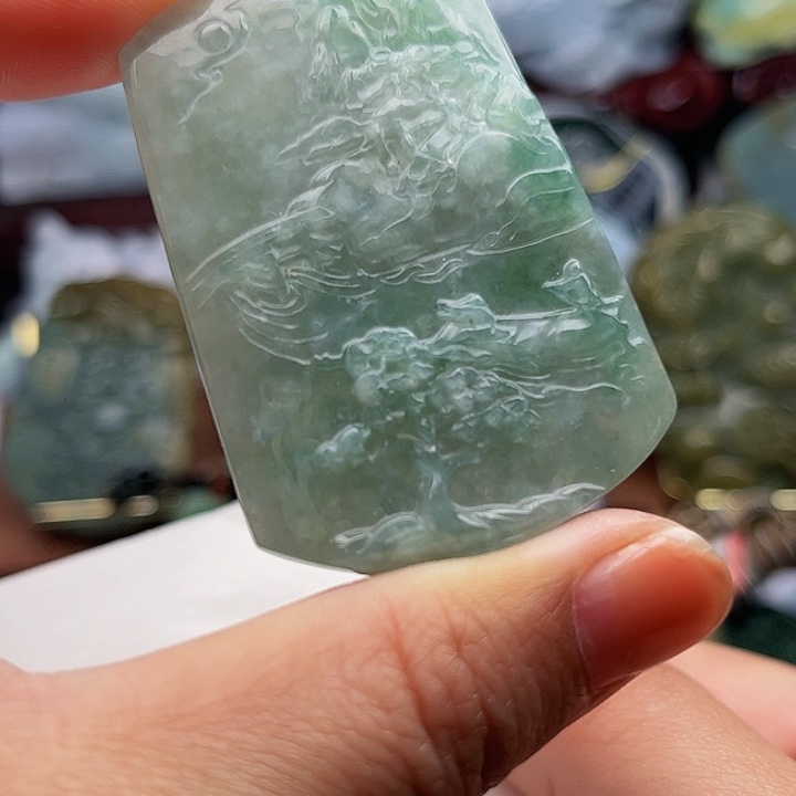 翡翠未镶嵌颈饰挂件