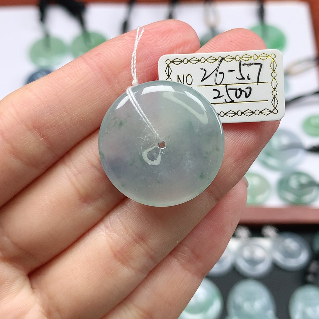 翡翠颈饰未镶嵌平安
