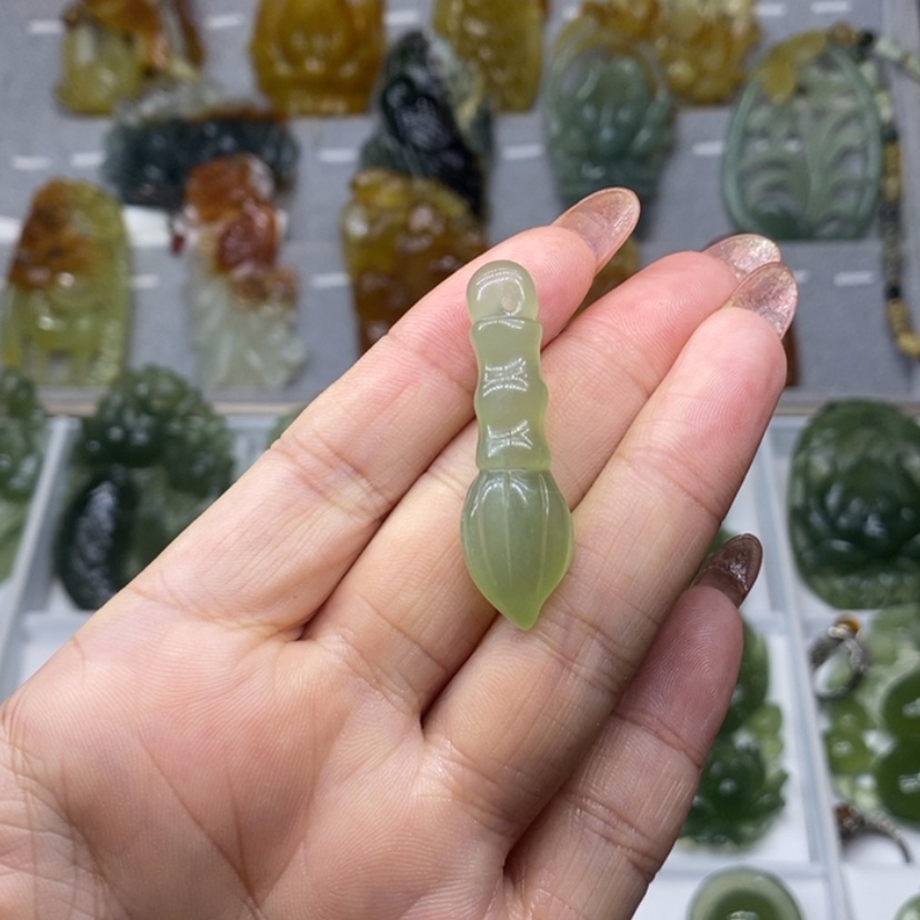 【闪购商品】蛇纹石玉颈饰未镶嵌