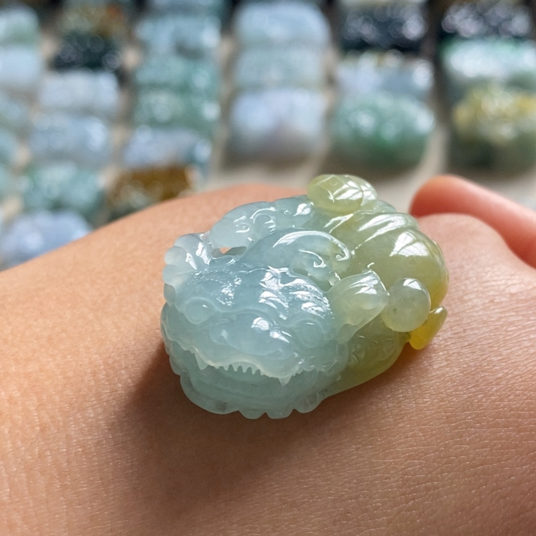 翡翠未镶嵌颈饰天然翡翠貔貅吊坠