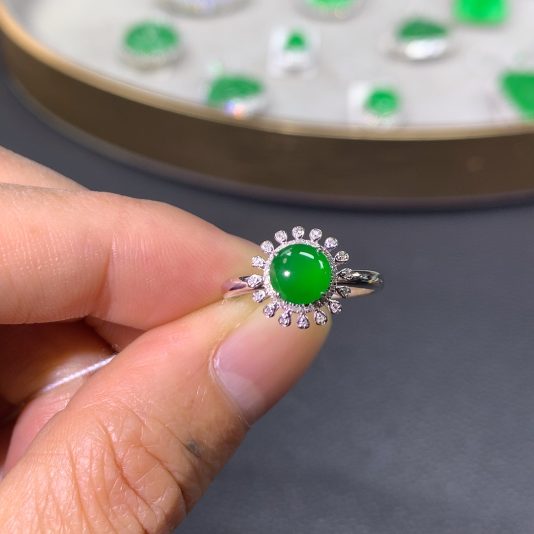 翡翠戒指18K金镶嵌翡翠