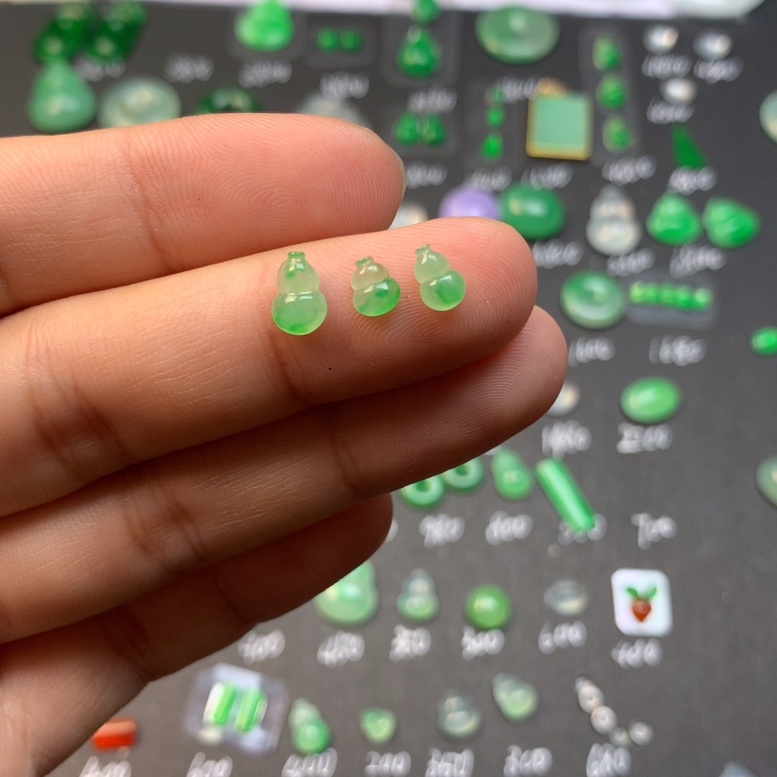 翡翠未镶嵌颈饰裸石葫芦