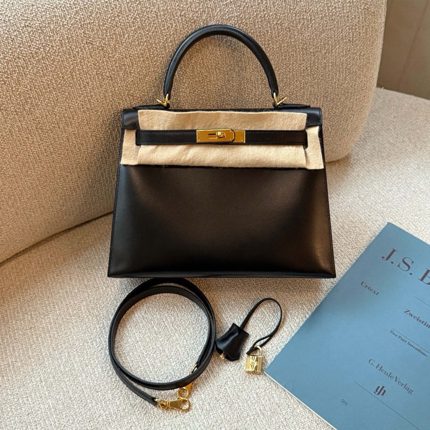95新 Hermes/爱马仕 Kelly28黑金手提包 box皮 框D刻 